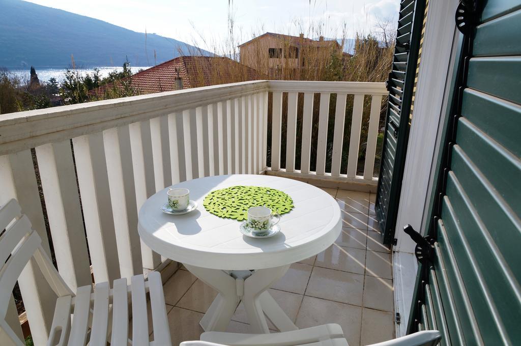Apartment Begonia Of Kumbor Херцег Нови Екстериор снимка