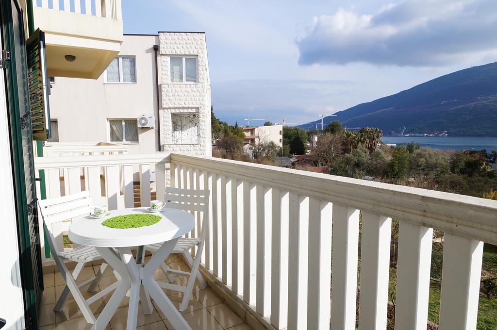 Apartment Begonia Of Kumbor Херцег Нови Екстериор снимка