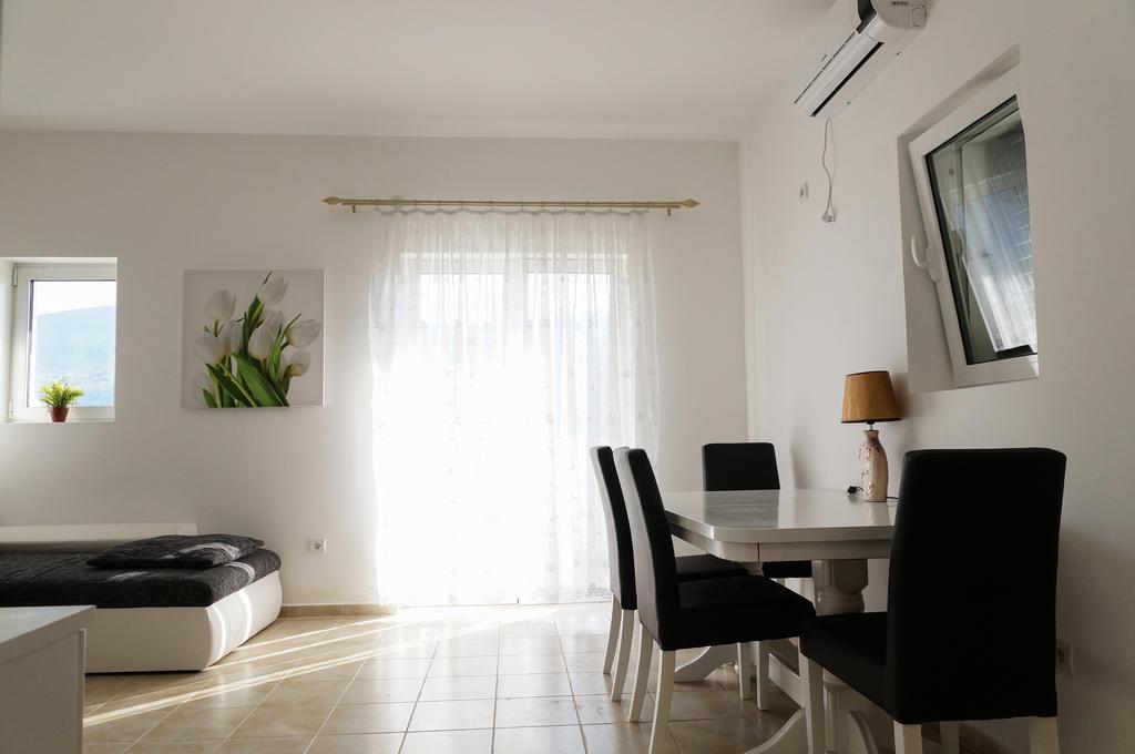 Apartment Begonia Of Kumbor Херцег Нови Екстериор снимка